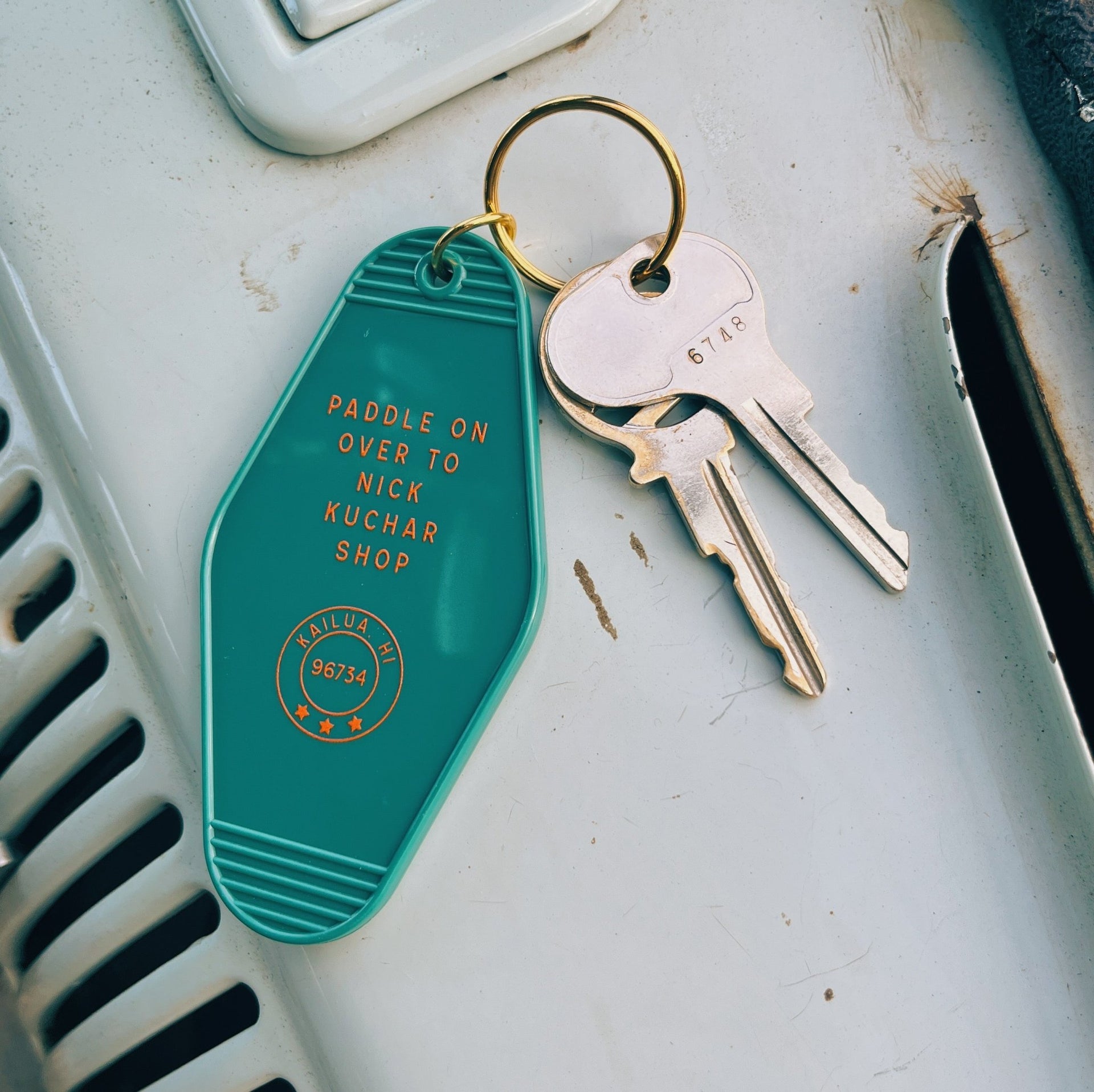 Aloha from Hale‘iwa Hawaii vintage keychain teal by Nick Kuchar